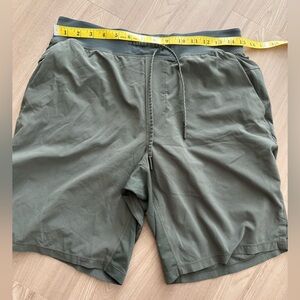 lululemon athletica Men's Green Athletic Shorts with Liner